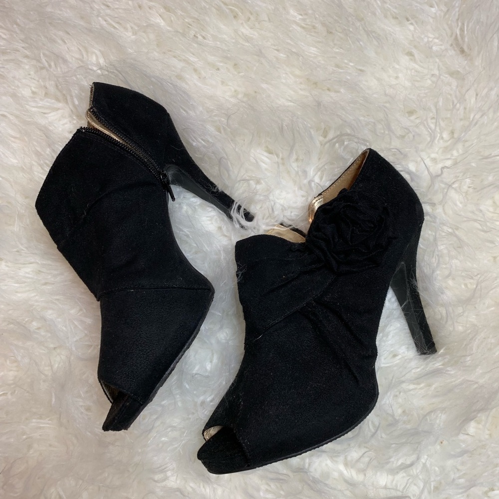 💜 Black Peep Toe Ankle Boots with Floral Detail